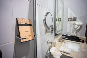 Golden Bujari Hotel-KYAN
