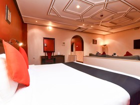 Capital O456 Almansour Grand Hotel