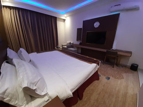 Qasr Alshamal Hotel