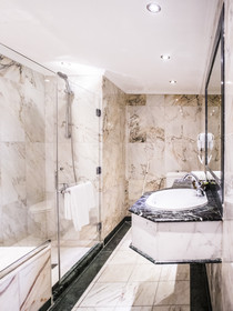 Al Bustan Hotel
