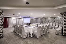Al Bustan Hotel