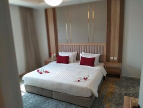 Golden New Umu Alquraa Hotel