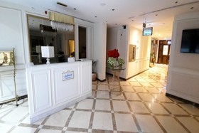 The Blue Rose Hotel by OYO Rooms