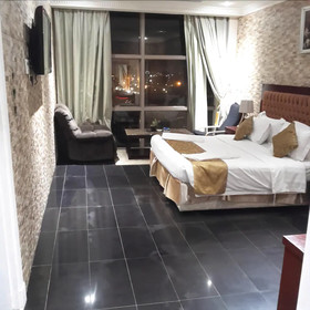 Wed Plaza Hotel Apartments