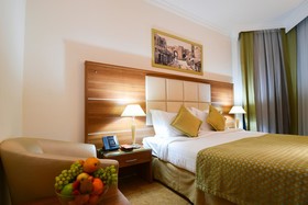 Golden Tulip AL Mektan