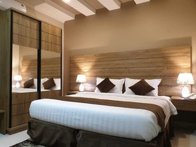 Medina Diamond Suites