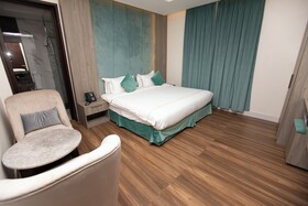 Luxury Night Hotel