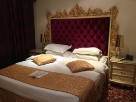 Rose Garden Hotel