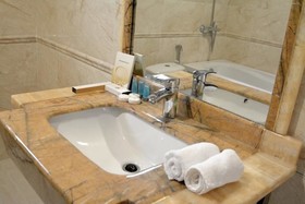 Grndeur East Hotel Suites