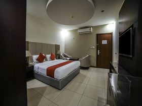 Night Inn Hotel by OYO Rooms