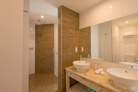 Le Nautique Luxury Beachfront Apartments - Mahe