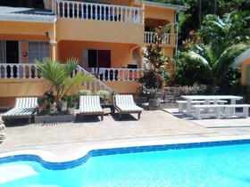 Albizia Lodge