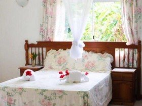 Le Chevalier Bay Guest House & Restaurant