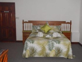 Le Chevalier Bay Guest House & Restaurant