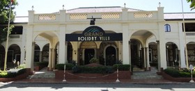 Grand Holiday Villa