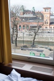 Moment Hotel