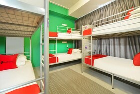 Five Stones Hostel by RedDoorz