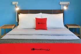 Five Stones Hostel by RedDoorz
