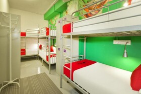 Five Stones Hostel by RedDoorz