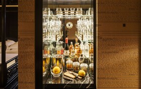 Maxwell Reserve Singapore, Autograph Collection