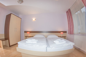 Berghi Hotel and Apartments