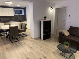 Pine Tree Holiday House