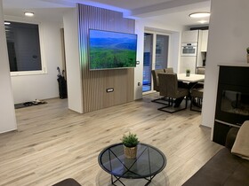 Pine Tree Holiday House
