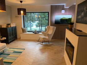 Pine Tree Holiday House