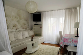 Holiday Rooms & Apartments - Rosy Garden