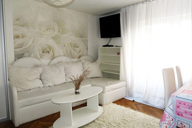Holiday Rooms & Apartments - Rosy Garden