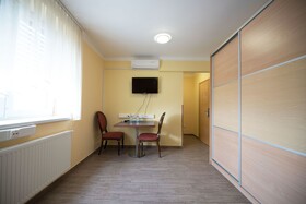 S Hotel & Restaurant S