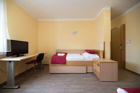S Hotel & Restaurant S