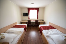 S Hotel & Restaurant S