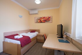 S Hotel & Restaurant S