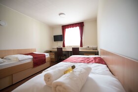 S Hotel & Restaurant S