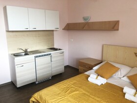 S Hotel & Restaurant S