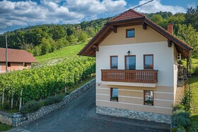Vineyard Cottage Pod Piramido