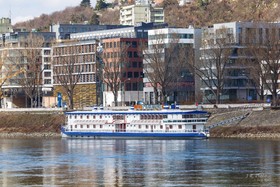 Botel Marina