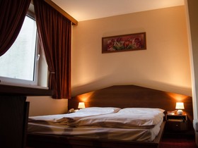 Hotel West