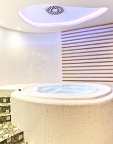 Business Hotel ASTRUM Laus