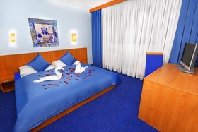 Hotel Seasons
