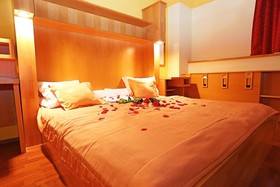 Hotel Seasons