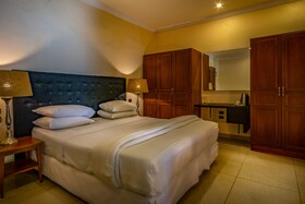 Country Lodge Complex