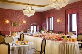 Hotel Titano