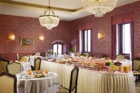 Hotel Titano