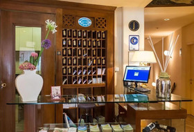 Titano Suites Hotel