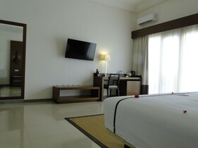Iris Hotel