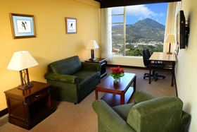 Plaza Hotel & Suites