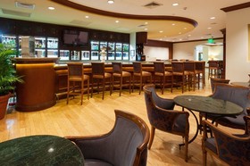 Plaza Hotel & Suites