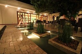 Plaza Hotel & Suites